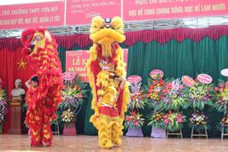 Đội múa sư tử và màn trống chức mừng năm học mới